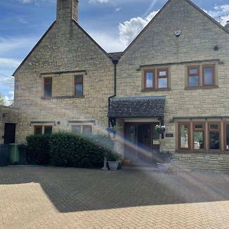 Cotswolds Luxury House In Central Bourton Large Sleeps 2-11. Pet Friendly. Bagian luar foto