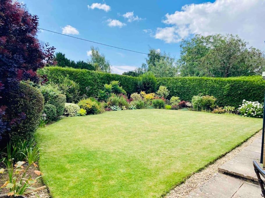 Cotswolds Luxury House In Central Bourton Large Sleeps 2-11. Pet Friendly. Bagian luar foto